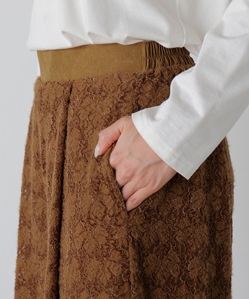 HUG.U(ハグユー)の「ベロアレースワイドパンツ(その他パンツ・レディース・ブラウン/ブラック・レギュラー丈/トール丈)」の19枚目の写真