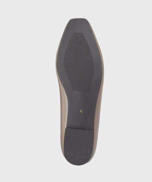 OPAQUE.CLIP（オペークドットクリップ）の「【抗菌防臭加工】メタルバーエナメルローファーシューズ（パンプス・レディース・ブラック/ベージュ・02/03）」の8枚目の写真