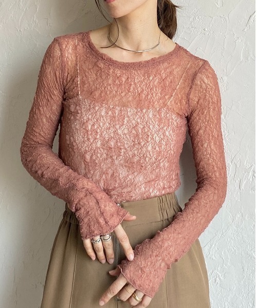 She's Closet(シーズクローゼット)の「長袖クルーネック透かし編みストレッチレースシアートップス(Tシャツ/カットソー・レディース・ホワイト/ブラック/ブラウン系その他/スモークピンク/ブラウン/ブルーグレー・FREE)」の6枚目の写真