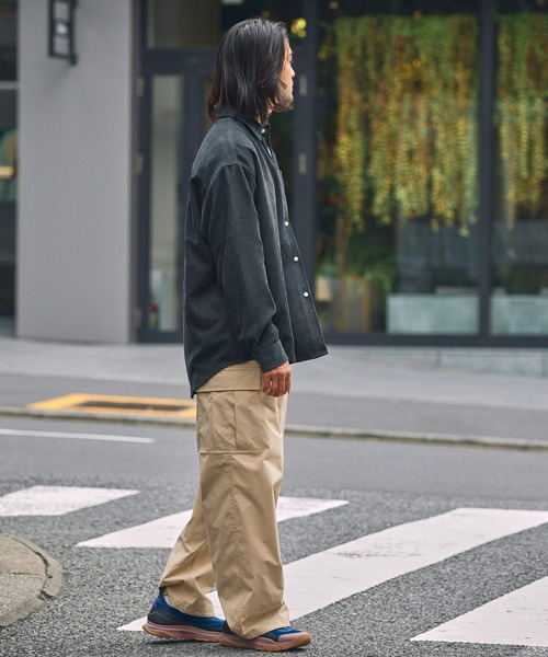 THE CRAFT CREW PRODUCTS（ザクラフトクループロダクツ）の「ファンクショナルコーデュロイ オーバーサイズ レギュラーカラー長袖シャツ / イージーケア・吸水速乾・UVカット【THE CRAFT CREW PRODUCTS】（シャツ/ブラウス・メンズ・ネイビー/チャコール/ブラウン/グレイッシュベージュ・S/L/M）」の8枚目の写真