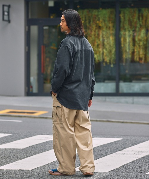 THE CRAFT CREW PRODUCTS（ザクラフトクループロダクツ）の「ファンクショナルコーデュロイ オーバーサイズ レギュラーカラー長袖シャツ / イージーケア・吸水速乾・UVカット【THE CRAFT CREW PRODUCTS】（シャツ/ブラウス・メンズ・ネイビー/チャコール/ブラウン/グレイッシュベージュ・S/L/M）」の9枚目の写真