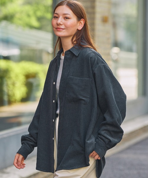 THE CRAFT CREW PRODUCTS（ザクラフトクループロダクツ）の「ファンクショナルコーデュロイ オーバーサイズ レギュラーカラー長袖シャツ / イージーケア・吸水速乾・UVカット【THE CRAFT CREW PRODUCTS】（シャツ/ブラウス・メンズ・ネイビー/チャコール/ブラウン/グレイッシュベージュ・S/L/M）」の11枚目の写真