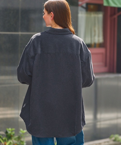 THE CRAFT CREW PRODUCTS（ザクラフトクループロダクツ）の「ファンクショナルコーデュロイ オーバーサイズ レギュラーカラー長袖シャツ / イージーケア・吸水速乾・UVカット【THE CRAFT CREW PRODUCTS】（シャツ/ブラウス・メンズ・ネイビー/チャコール/ブラウン/グレイッシュベージュ・S/L/M）」の22枚目の写真