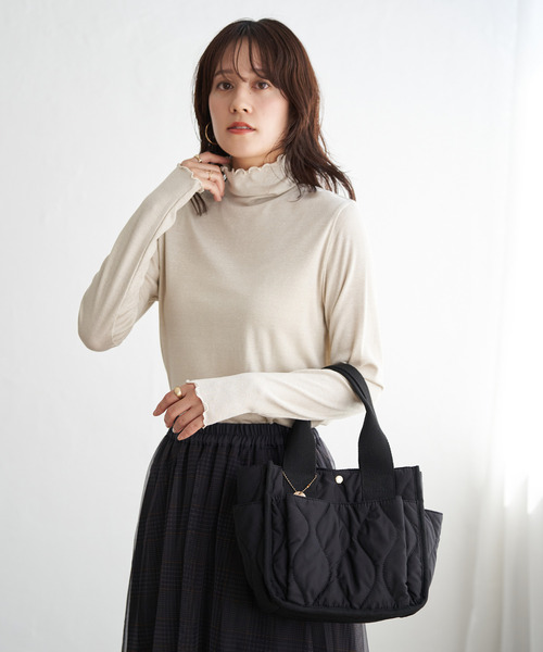 ikka(イッカ)の「ハイネックテレコ長袖プルオーバー(Tシャツ/カットソー・レディース・ブラック/オフホワイト/グレー/シルバー/ゴールド・M/L/S)」の17枚目の写真