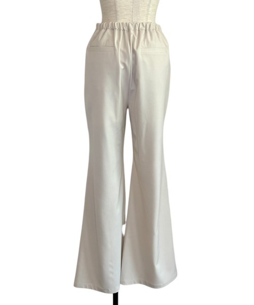 MAISON ELLIE(メゾンエリー)の「square cut-off pants(スラックス・レディース・グレー/ブラック/アイボリー・FREE)」の12枚目の写真