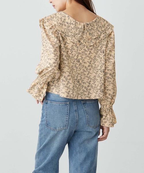 alotta(アロッタ)の「フリル衿小花柄ブラウス(シャツ/ブラウス・レディース・ベージュ/ブラック・M/L)」の11枚目の写真