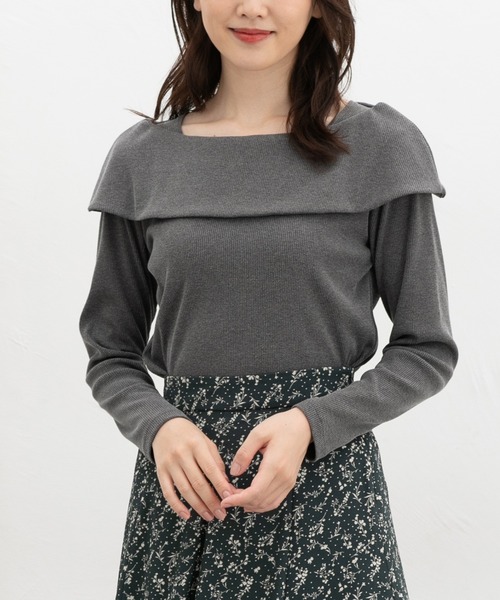 Honeys(ハニーズ)の「オフショル風トップス(Tシャツ/カットソー・レディース・ブラック/ボルドー/アイボリー/ヘザーチャコール/レッド/サックスブルー・S/M/LL/L/3L)」の3枚目の写真
