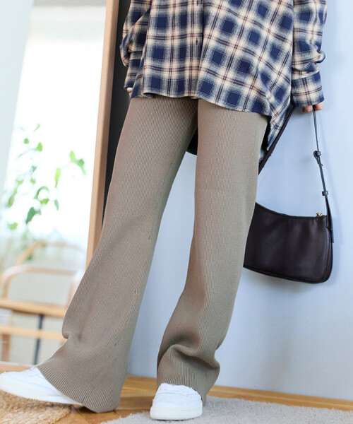 FREAK'S STORE（フリークスストア）の「限定展開　リブ フレア ニットパンツ（その他パンツ・レディース・ライトグレー/ダークブラウン/ベージュ/ブラック/ブルーグレー/ナチュラル/杢グレー・SMALL/MEDIUM）」の6枚目の写真