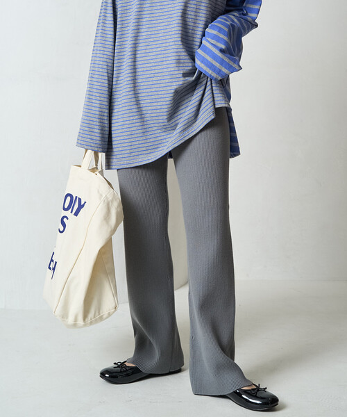 FREAK'S STORE（フリークスストア）の「限定展開　リブ フレア ニットパンツ（その他パンツ・レディース・ライトグレー/ダークブラウン/ベージュ/ブラック/ブルーグレー/ナチュラル/杢グレー・SMALL/MEDIUM）」の3枚目の写真