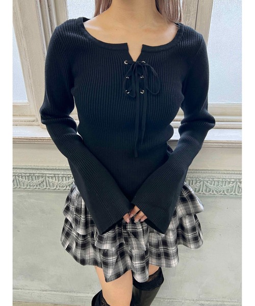 PHILLY(フィリー)の「ベルスリーブレースアップニット(ニット/セーター・レディース・ブラック/アイボリー・FREE)」の2枚目の写真