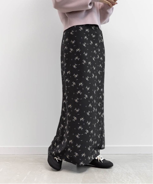 RANDA(ランダ)の「サテンマーメイドロングスカート(スカート・レディース・ピンク/クリーム/ブラック・0/1)」の9枚目の写真