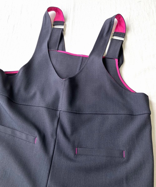 Q(キュー)の「ショルダーベルトサロペット(サロペット/オーバーオール・レディース・チャコールグレー/カーキブラウン・MEDIUM)」の21枚目の写真