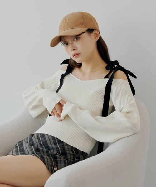 Chico（チコ）の「肩リボンオフショルリブニット（ニット/セーター・レディース・チャコールグレー/ブラウン/グレー/アイボリー・FREE）」の5枚目の写真