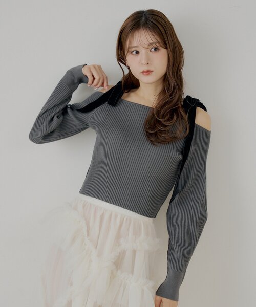 Chico（チコ）の「肩リボンオフショルリブニット（ニット/セーター・レディース・チャコールグレー/ブラウン/グレー/アイボリー・FREE）」の11枚目の写真