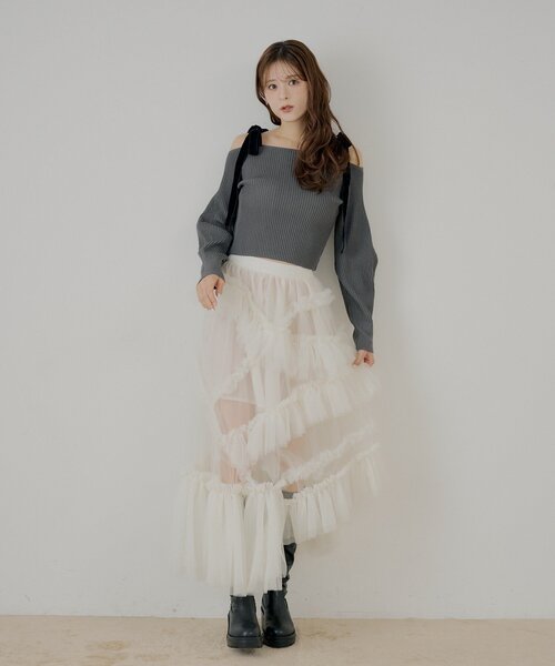 マチャット　オフショル　リブニット 大人気のオフショルダーリブニットのご紹介です！ 1枚で華やかさと