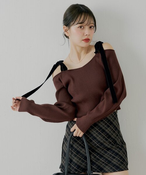 Chico（チコ）の「肩リボンオフショルリブニット（ニット/セーター・レディース・チャコールグレー/ブラウン/グレー/アイボリー・FREE）」の21枚目の写真