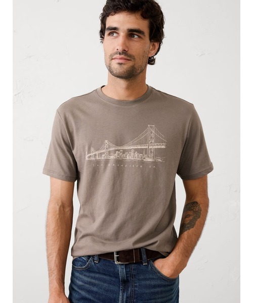 BANANA REPUBLIC FACTORY STORE(バナナリパブリック ファクトリーストア)の「◆BANANA REPUBLIC FACTORY STORE グラフィックTシャツ(Tシャツ/カットソー・メンズ・ホワイト/ライトブラウン・S/M/L/XL)」の2枚目の写真