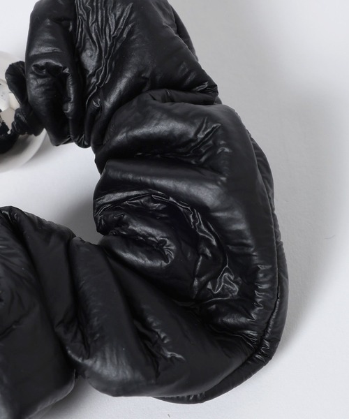 JEANASIS（ジーナシス）の「フェイクレザーシュシュ/603973（シュシュ・レディース・ブラック/オフホワイト・FREE）」の4枚目の写真