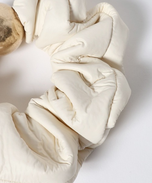 JEANASIS（ジーナシス）の「フェイクレザーシュシュ/603973（シュシュ・レディース・ブラック/オフホワイト・FREE）」の5枚目の写真