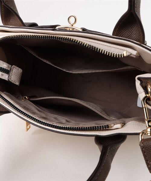 m.f.editorial（エムエフエディトリアル）の「【2WAY 鞄】m.f.エディトリアル レディース ベルトデザイン ハンドバッグ（ハンドバッグ・レディース・アイボリー/ブラック・FREE）」の5枚目の写真