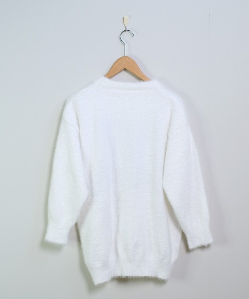 shopnikoniko(ショップニコニコ)の「シャギーニット プルオーバー ロゴ ラウンドネック オーバーサイズ ニット(ニット/セーター・レディース・ホワイト・フリー)」の6枚目の写真