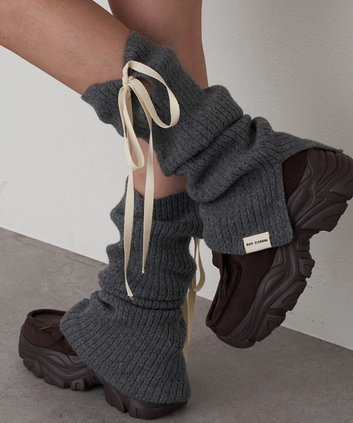 RAY CASSIN(レイカズン)の「リボン付レッグウォーマー(レッグウォーマー・レディース・アイボリー/グレー/ブラック・FREE)」の2枚目の写真