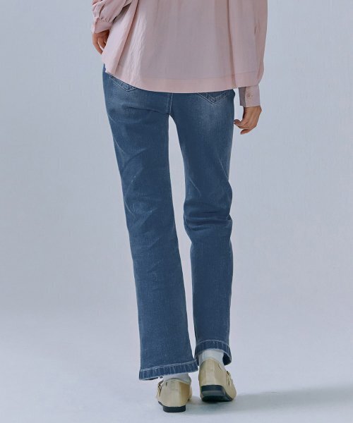 CHASECULT(チェイスカルト)の「女性Mトーン裾スリットブーツカットデニムパンツ-CERG2365B0N(デニムパンツ・レディース・ブルー・67/70/74/76)」の2枚目の写真