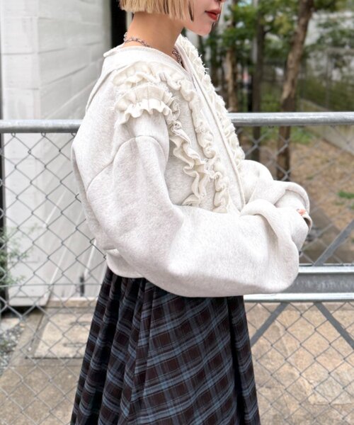 w closet（ダブルクローゼット）の「WZIPフリル起毛スウェット（パーカー・レディース・アイボリー/レッド/グレー/ネイビー・FREE）」の8枚目の写真