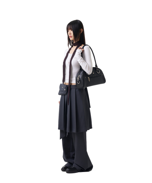 IUGAMAKARAS（イウガマカラス）の「Studded Leather Bowling Bag (Black)（ショルダーバッグ・レディース・その他・FREE）」の6枚目の写真