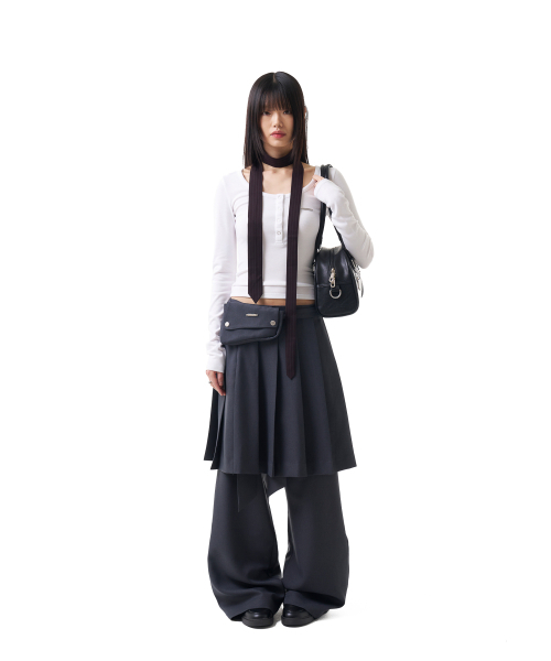 IUGAMAKARAS（イウガマカラス）の「Studded Leather Bowling Bag (Black)（ショルダーバッグ・レディース・その他・FREE）」の7枚目の写真