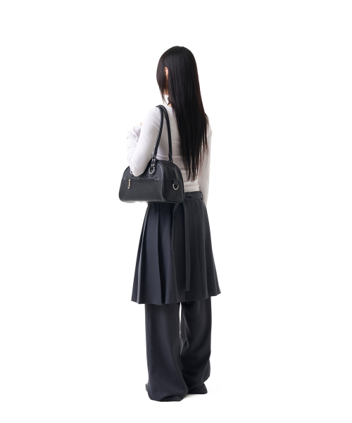 IUGAMAKARAS（イウガマカラス）の「Studded Leather Bowling Bag (Black)（ショルダーバッグ・レディース・その他・FREE）」の9枚目の写真