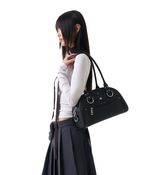 IUGAMAKARAS（イウガマカラス）の「Studded Leather Bowling Bag (Black)（ショルダーバッグ・レディース・その他・FREE）」の10枚目の写真