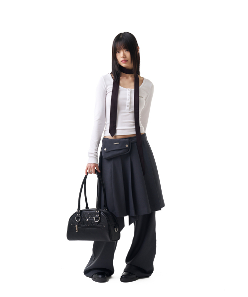IUGAMAKARAS（イウガマカラス）の「Studded Leather Bowling Bag (Black)（ショルダーバッグ・レディース・その他・FREE）」の11枚目の写真