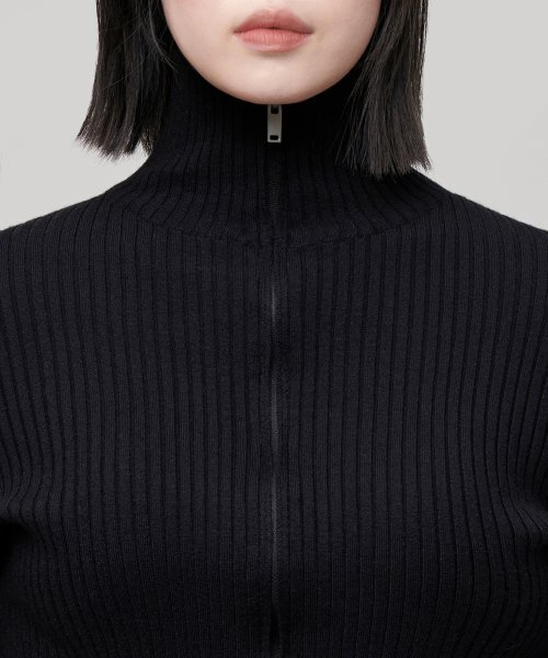 MUSINSA STANDARD WOMAN（ムシンサスタンダードウーマン）の「ウィメンズリブスリムハイネックニットジップアップ[ブラック]（カーディガン/ボレロ・レディース・その他・LARGE/MEDIUM/SMALL）」の5枚目の写真