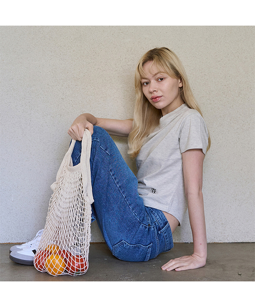 5OML(オーオーエムエル)の「ロゴ刺繍クロップTシャツ(4カラー)(Tシャツ/カットソー・レディース・ブラック/オートミール/ホワイト/ライトグレー・LARGE/MEDIUM)」の4枚目の写真