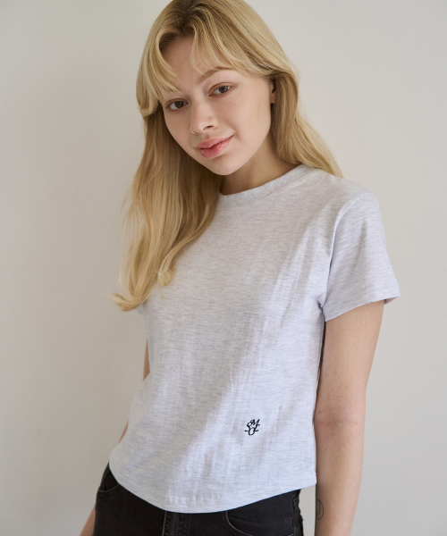 5OML(オーオーエムエル)の「ロゴ刺繍クロップTシャツ(4カラー)(Tシャツ/カットソー・レディース・ブラック/オートミール/ホワイト/ライトグレー・LARGE/MEDIUM)」の8枚目の写真