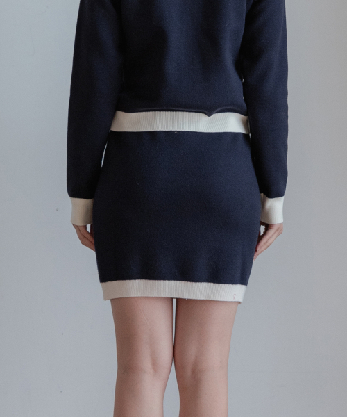 SELITIO(セレティオ)の「レディースラインポイントソフトニットスカートネイビー(スカート・レディース・ネイビー・SMALL/MEDIUM/LARGE)」の4枚目の写真
