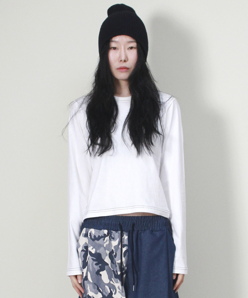DEMARC(ドゥマーク)の「アウトステッチ配色セミクロップ長袖Tシャツアイボリー(Tシャツ/カットソー・レディース・その他・LARGE/MEDIUM)」の2枚目の写真