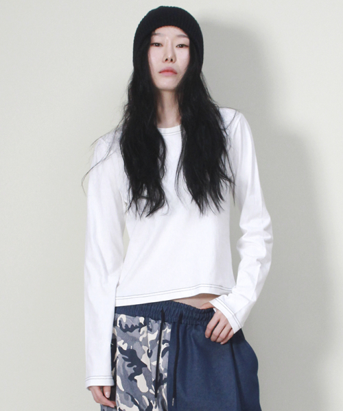 DEMARC(ドゥマーク)の「アウトステッチ配色セミクロップ長袖Tシャツアイボリー(Tシャツ/カットソー・レディース・その他・LARGE/MEDIUM)」の3枚目の写真