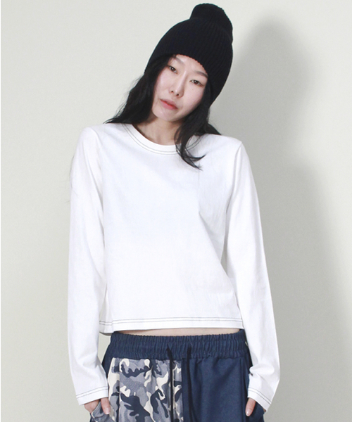 DEMARC(ドゥマーク)の「アウトステッチ配色セミクロップ長袖Tシャツアイボリー(Tシャツ/カットソー・レディース・その他・LARGE/MEDIUM)」の4枚目の写真