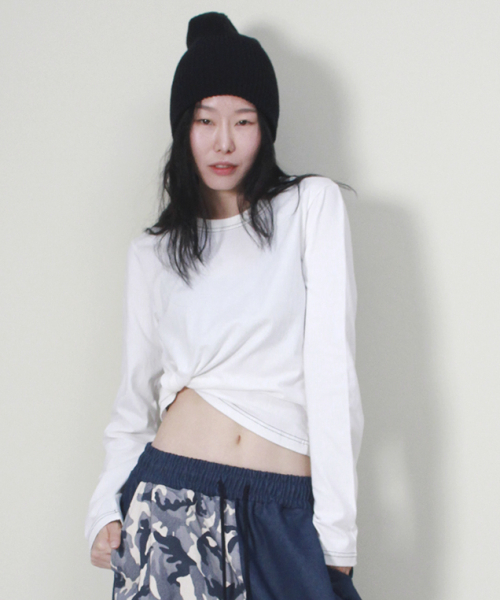 DEMARC(ドゥマーク)の「アウトステッチ配色セミクロップ長袖Tシャツアイボリー(Tシャツ/カットソー・レディース・その他・LARGE/MEDIUM)」の5枚目の写真