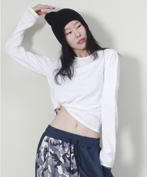 DEMARC(ドゥマーク)の「アウトステッチ配色セミクロップ長袖Tシャツアイボリー(Tシャツ/カットソー・レディース・その他・LARGE/MEDIUM)」の6枚目の写真