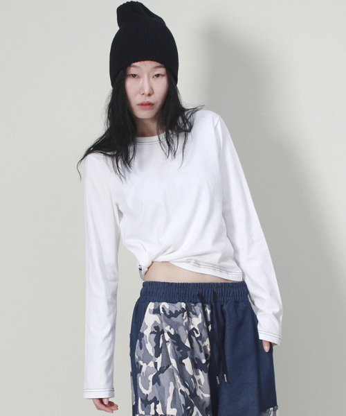 DEMARC(ドゥマーク)の「アウトステッチ配色セミクロップ長袖Tシャツアイボリー(Tシャツ/カットソー・レディース・その他・LARGE/MEDIUM)」の8枚目の写真