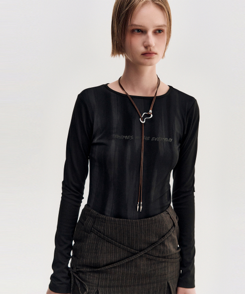 KIMZISU(キムジス)の「Mono Graphic LS T-shirt _ BLACK(Tシャツ/カットソー・レディース・ブラック・SMALL/MEDIUM)」の4枚目の写真