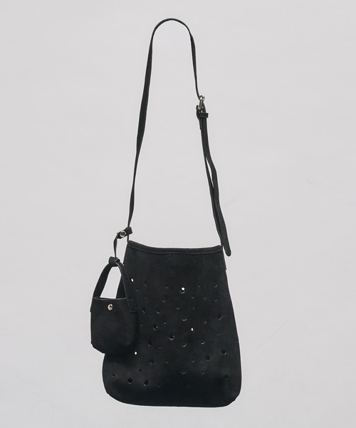 selle glant(セレグランテ)の「SUEDE LIKE DESIGN SHOULDER BAG/スエードライクデザインショルダーバッグ(ショルダーバッグ・メンズ・ブラック/グレー/キャメル/ダークブラウン・FREE)」の2枚目の写真