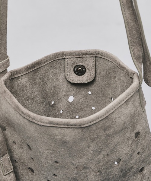 selle glant(セレグランテ)の「SUEDE LIKE DESIGN SHOULDER BAG/スエードライクデザインショルダーバッグ(ショルダーバッグ・メンズ・ブラック/グレー/キャメル/ダークブラウン・FREE)」の19枚目の写真