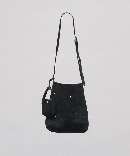 selle glant(セレグランテ)の「SUEDE LIKE DESIGN SHOULDER BAG/スエードライクデザインショルダーバッグ(ショルダーバッグ・メンズ・ブラック/グレー/キャメル/ダークブラウン・FREE)」の6枚目の写真