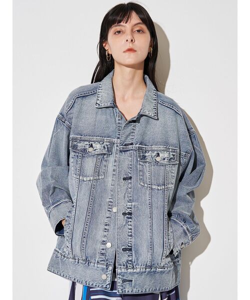 ELENDEEK(エレンディーク)の「バックフォルムルーズデニムジャケット(デニムジャケット・レディース・ライトブルー/インディゴブルー・FREE)」の3枚目の写真