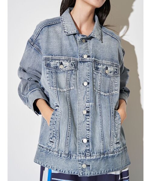ELENDEEK(エレンディーク)の「バックフォルムルーズデニムジャケット(デニムジャケット・レディース・ライトブルー/インディゴブルー・FREE)」の7枚目の写真