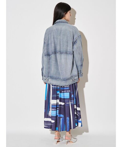 ELENDEEK(エレンディーク)の「バックフォルムルーズデニムジャケット(デニムジャケット・レディース・ライトブルー/インディゴブルー・FREE)」の12枚目の写真